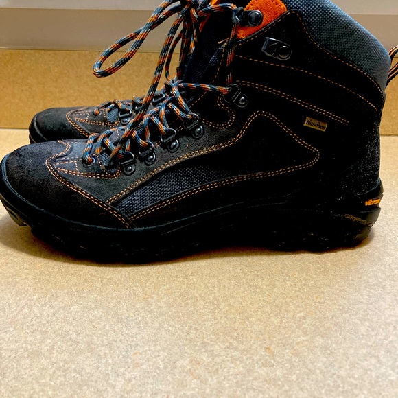 HIKING BOOTS - Picture 2 of 7